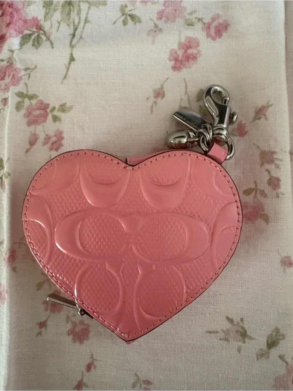Coach 🩷 Heart Bag Charm In Signature Leather With Heart Charm 🩷